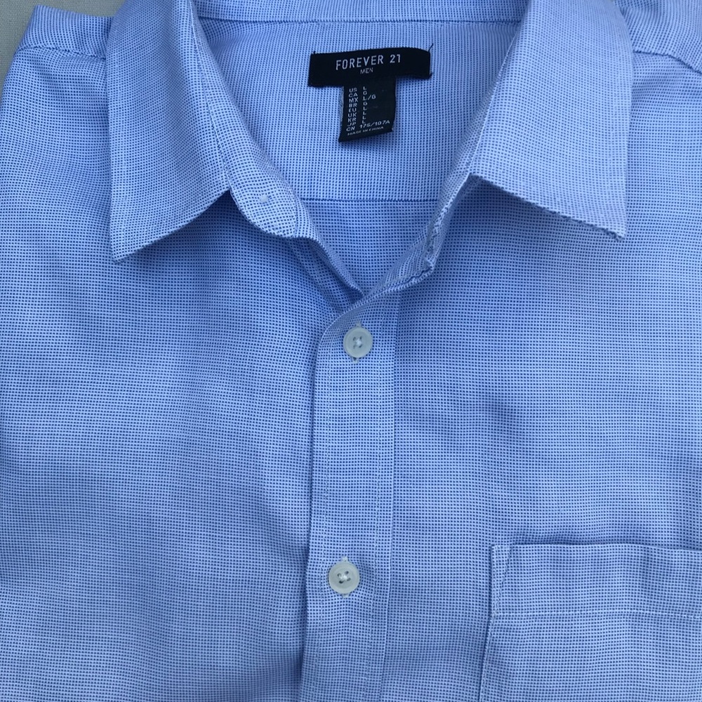 Forever 21 Men’s L/S dress shirt size large. Single Pocket 100% Cotton